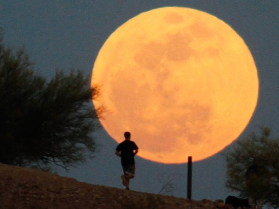 ss-120505-moon-tease.photoblog600